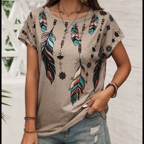 Tops - NIP Tan Feather Print Short Sleeve Top Size XXL